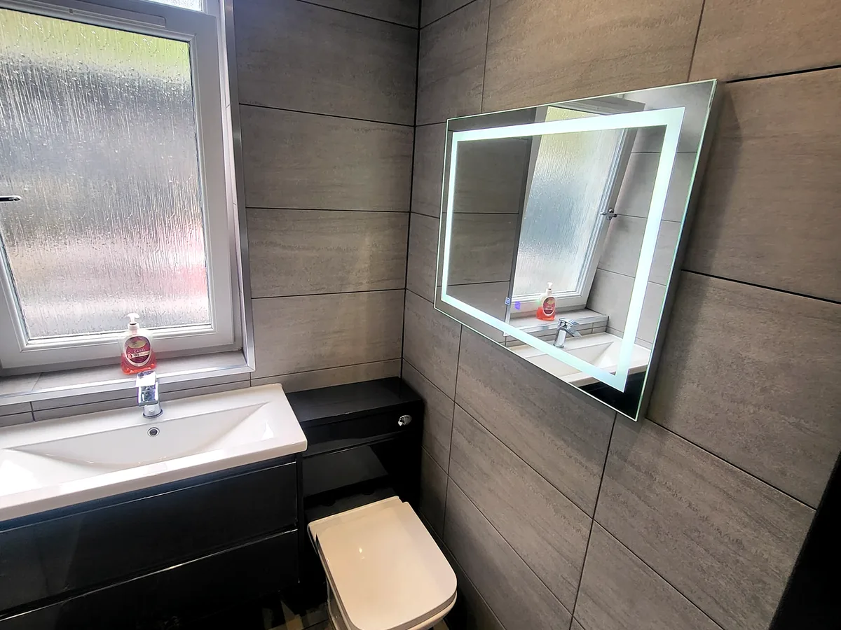 Ensuite bathroom before renovation