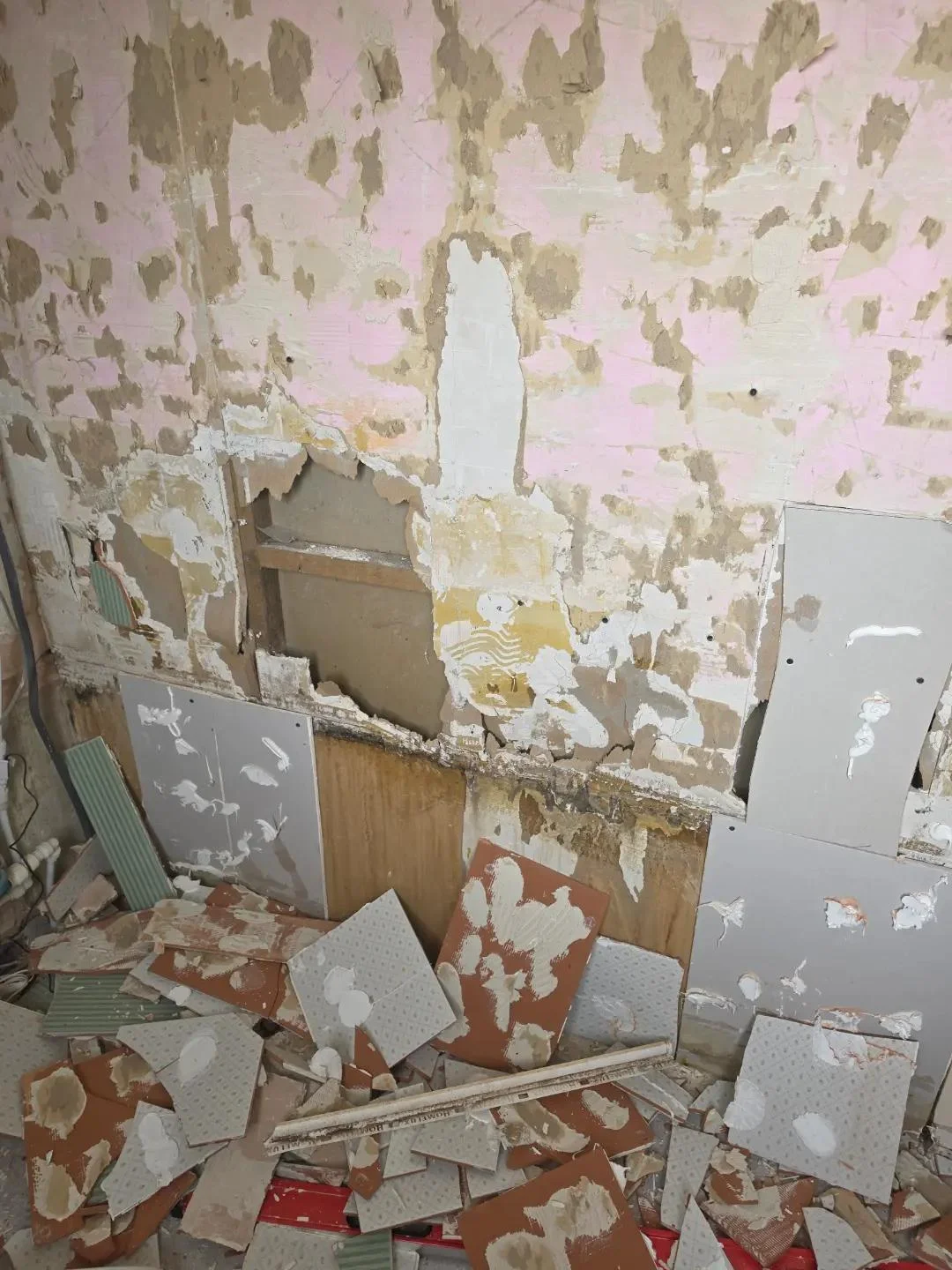 Retro bathroom refit before renovation
